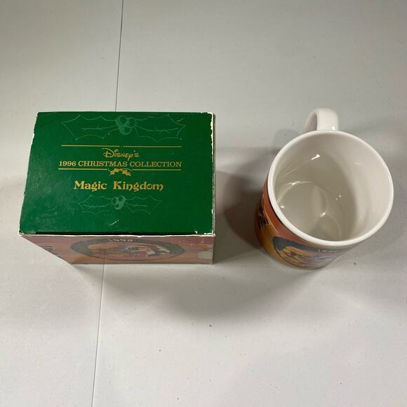 RARE 1996 Walt Disney Christmas Collection Splash mountain mug - Picture 2 of 6